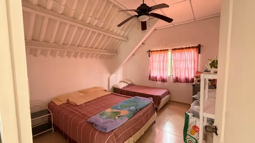 SE VENDE ACOGEDORA CASA CON VISTA EN LOS ALTOS DE CERRO AZUL - Imagen 8