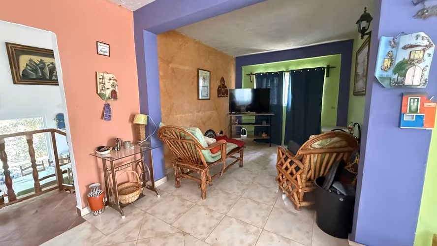 SE VENDE ACOGEDORA CASA CON VISTA EN LOS ALTOS DE CERRO AZUL - Imagen 6