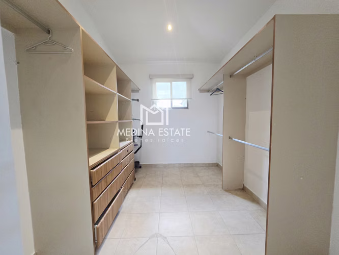 ALQUILER – EXCLUSIVA CASA CON PISCINA  EMBASSY GARDENS 3 HABITACIONES, CLAYTON - Imagen 15