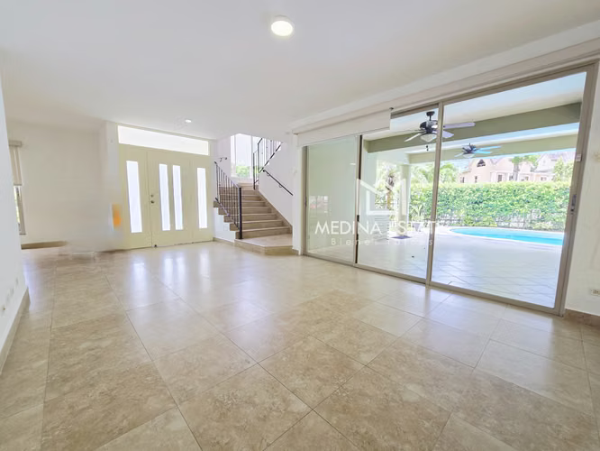 ALQUILER – EXCLUSIVA CASA CON PISCINA  EMBASSY GARDENS 3 HABITACIONES, CLAYTON - Imagen 5