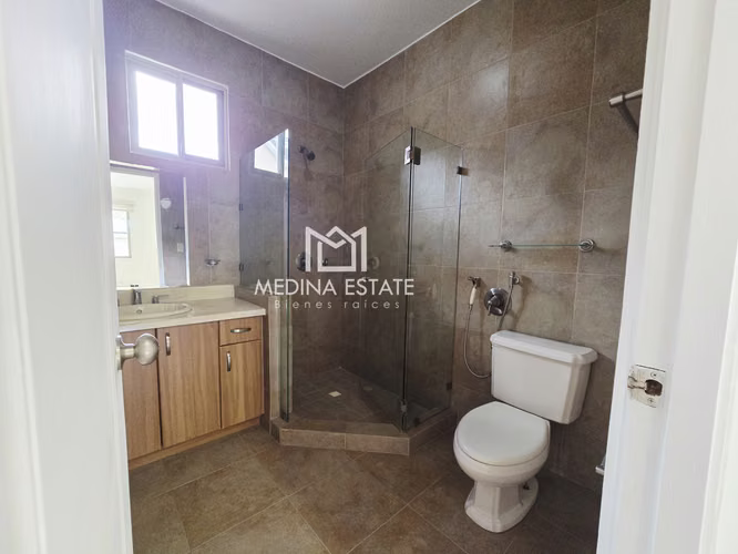 ALQUILER – EXCLUSIVA CASA CON PISCINA  EMBASSY GARDENS 3 HABITACIONES, CLAYTON - Imagen 10