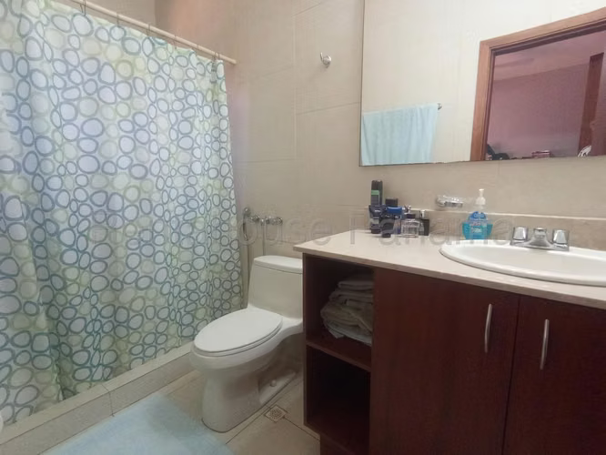 Venta de Casa con Línea blanca en Costa Sur El Doral EC - Imagen 17