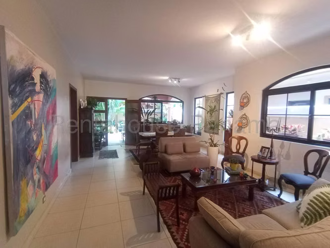 Venta de Casa con Línea blanca en Costa Sur El Doral EC