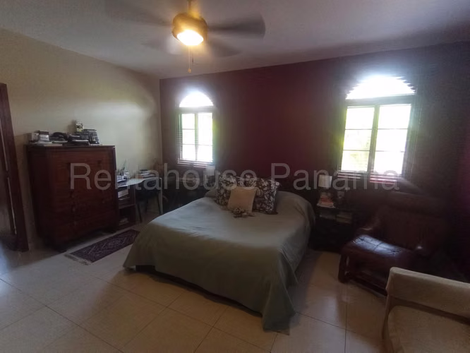 Venta de Casa con Línea blanca en Costa Sur El Doral EC - Imagen 11