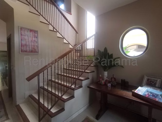 Venta de Casa con Línea blanca en Costa Sur El Doral EC - Imagen 9