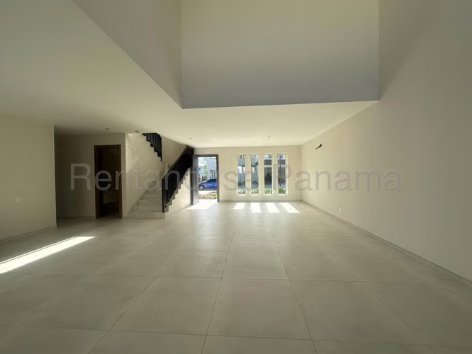 Venta de Casa en Santa Maria The Woods Solo Cliente Directo MC