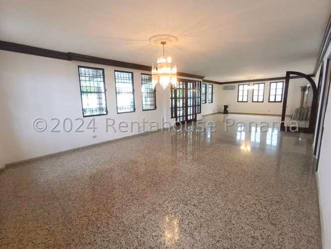 Venta de Casa en Altos del Golf Loma Alegre NS