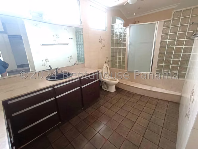 Venta de Casa en Altos del Golf Loma Alegre NS