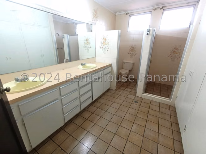 Venta de Casa en Altos del Golf Loma Alegre NS