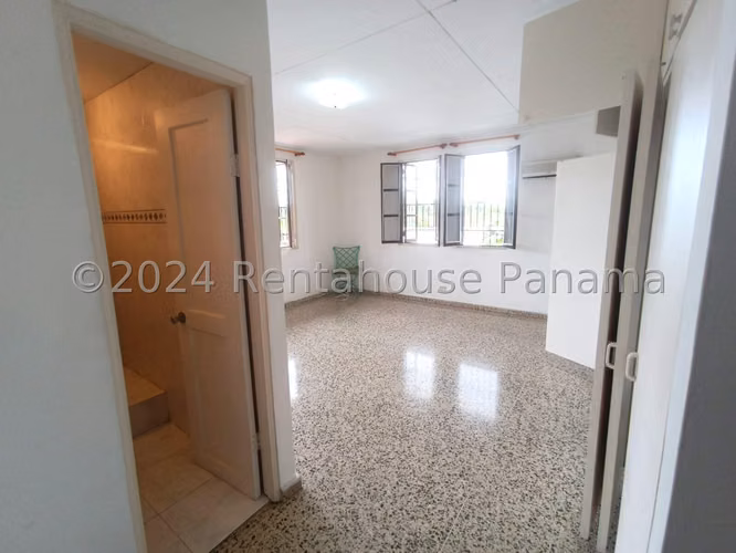 Venta de Casa en Altos del Golf Loma Alegre NS