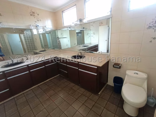 Venta de Casa en Altos del Golf Loma Alegre NS