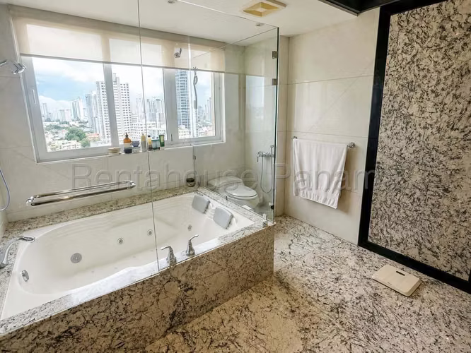 Venta de Apartamento en El Cangrejo Ph Portanova 326 Mts PD - Imagen 8