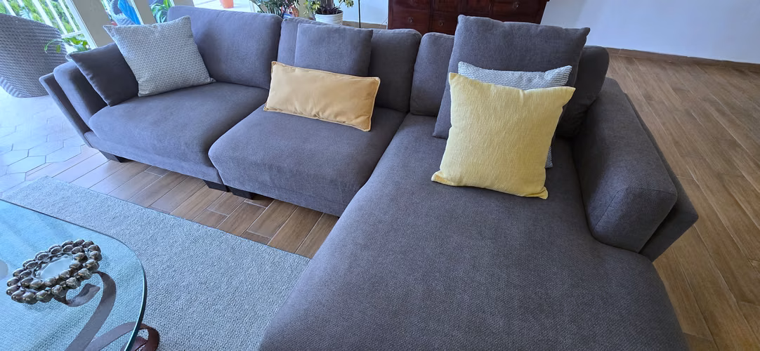 VENDO MODERNO SOFÁ, IMPECABLE, COMO NUEVO - Imagen 5