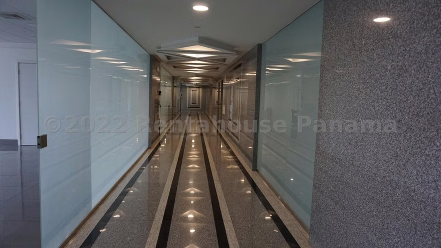 Oficina de 103m2 en alquiler en Evolution Tower Calle 50