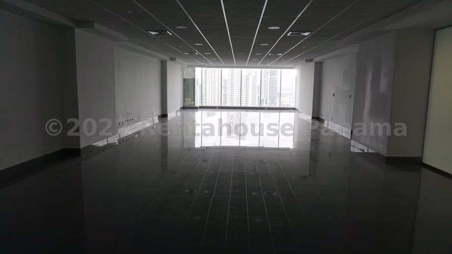 Oficina de 103m2 en alquiler en Evolution Tower Calle 50