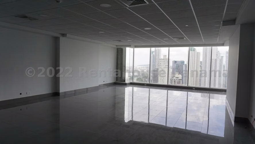 Oficina de 103m2 en alquiler en Evolution Tower Calle 50