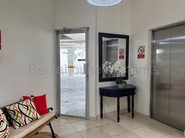 Alquilo apartamento amoblado con balcón en Carrasquilla - Imagen 2