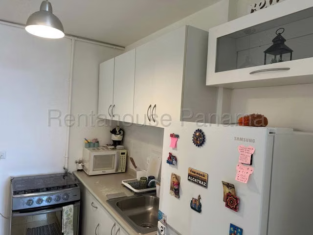 Alquilo apartamento amoblado con balcón en Carrasquilla - Imagen 7