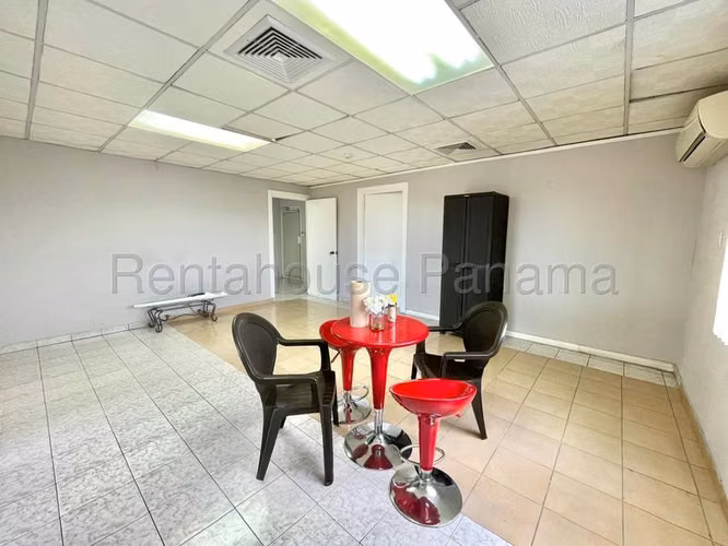 Alquiler de Galera en Parque Lefevre 500m2 - Imagen 18