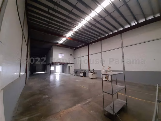 Alquiler de galera de 403 m2 Tocumen Office - Imagen 9