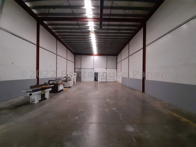 Alquiler de galera de 403 m2 Tocumen Office - Imagen 10