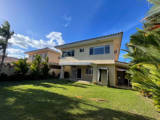 ALQUILER DE CASA EN VILLAS DEL GOLF RESIDENCIAL PRIVADO PH VILLA ALTA - Imagen 2