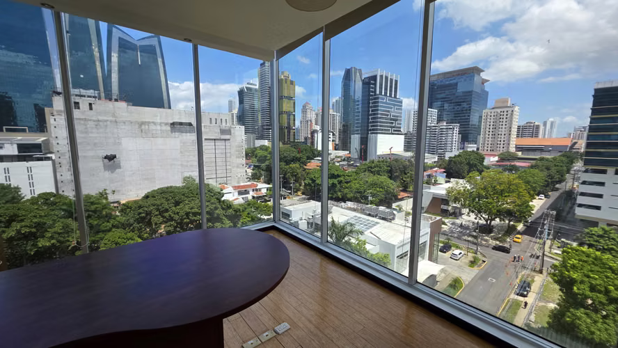 Venta o alquiler de oficina amoblada en Office One, Obarrio
