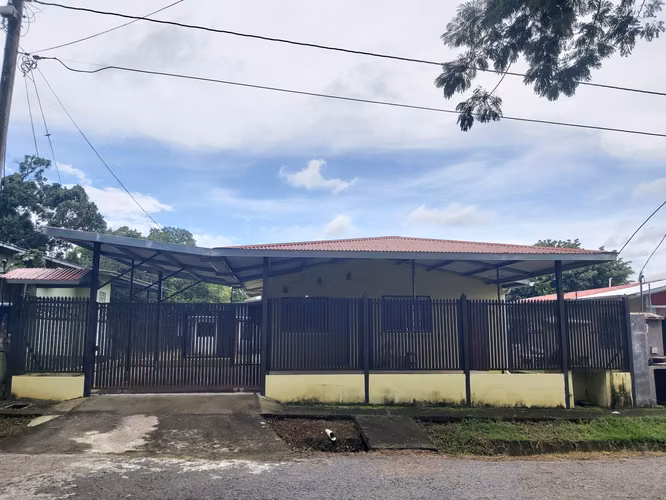 Se alquila casa totalmente cercada, Residencial San Agustín, Los Anastacios, Dolega.