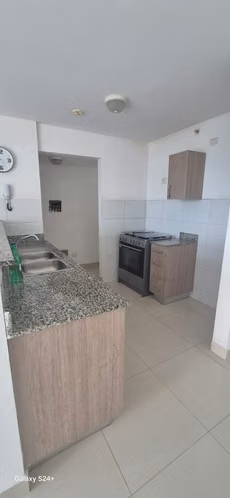 ALQUILO APARTAMENTO CERCA A LA ESTACION DEL METRO DE LA 12 DE OCTUBRE
