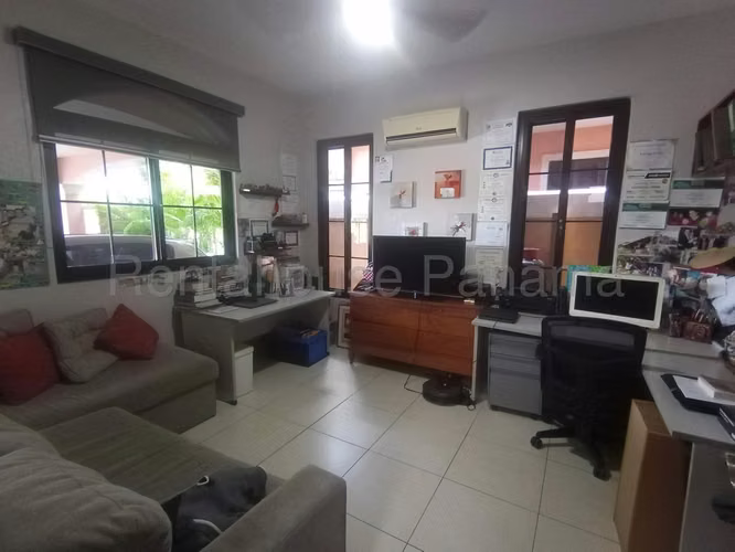 ¡Espectacular Casa de Estilo Colonial Moderno en Venta en Costa Sur!  | GC - Imagen 4