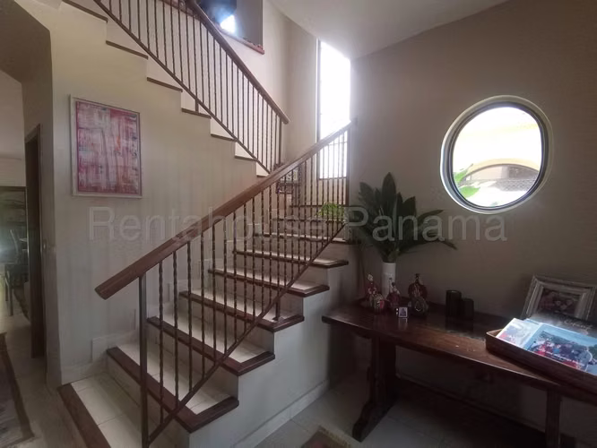 ¡Espectacular Casa de Estilo Colonial Moderno en Venta en Costa Sur!  | GC - Imagen 2