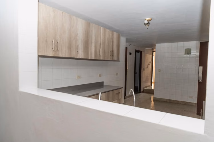 Venta de Casa en La Alameda de 4 Niveles - Imagen 4