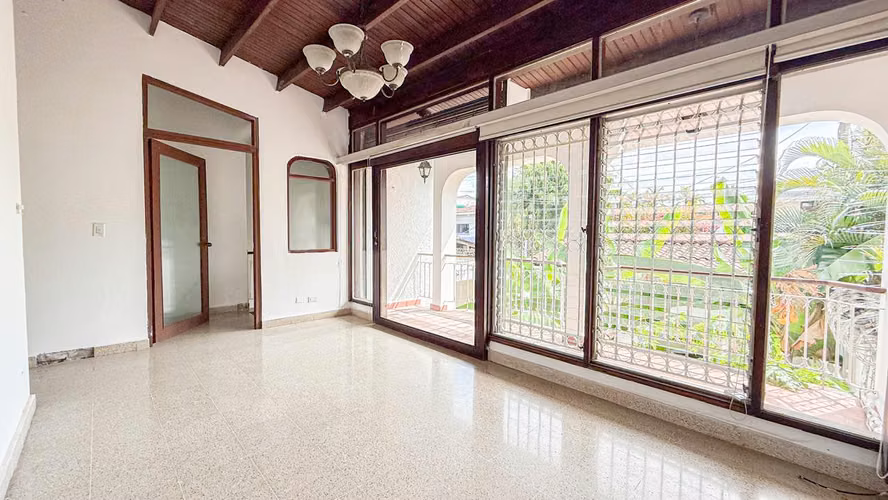 Venta de Casa en La Alameda de 4 Niveles - Imagen 18