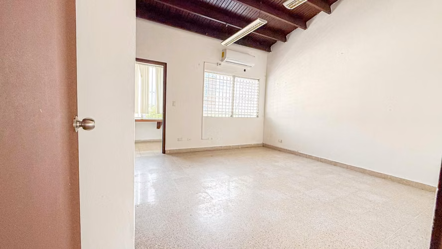 Venta de Casa en La Alameda de 4 Niveles - Imagen 9