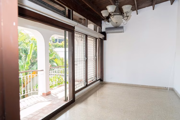 Venta de Casa en La Alameda de 4 Niveles - Imagen 7