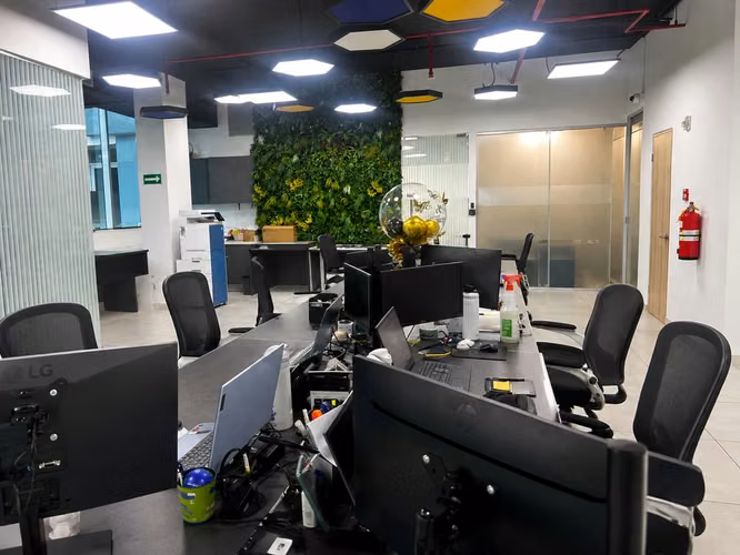 OFICINA LISTA PARA TRABAJAR – PLAZA EDISON | CORPORATE CENTER 75mts y 145 mts2.