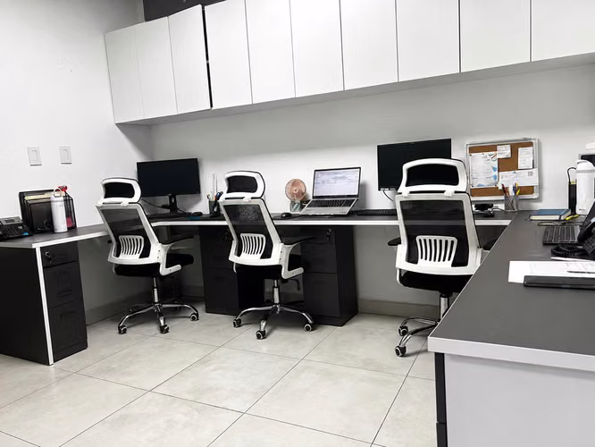 OFICINA LISTA PARA TRABAJAR – PLAZA EDISON | CORPORATE CENTER 75mts y 145 mts2.