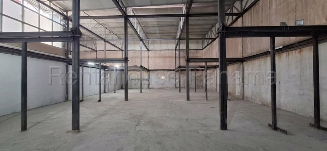 Galera/Bodega en Alquiler en Santa María Business