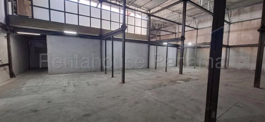Galera/Bodega en Alquiler en Santa María Business