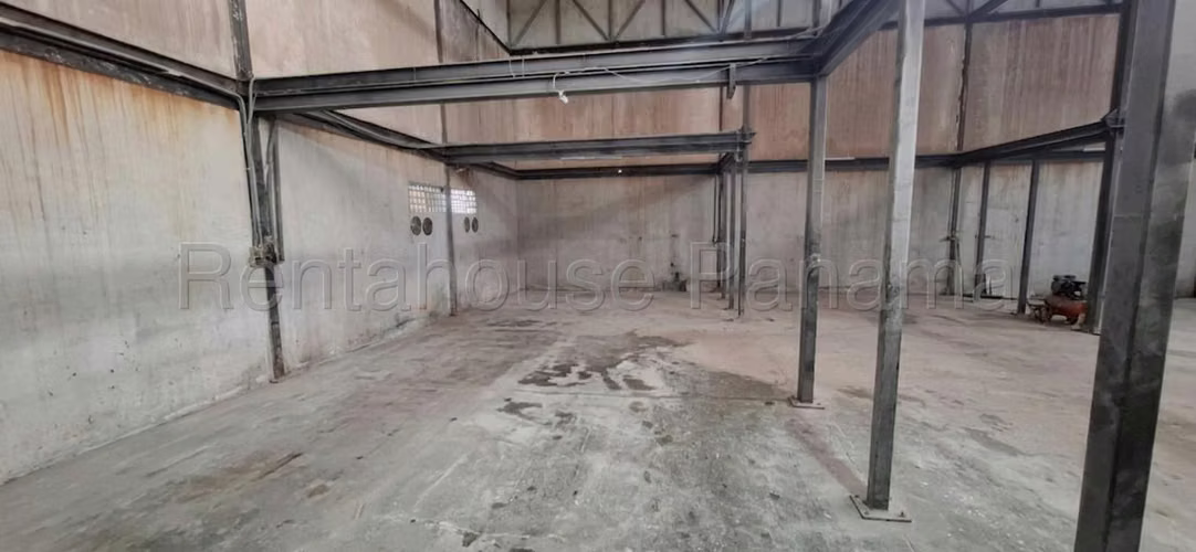 Galera/Bodega en Alquiler en Santa María Business