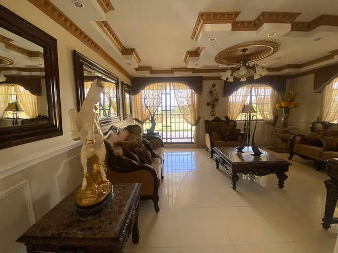 Hermosa Casa en Venta – Altos de Panamá