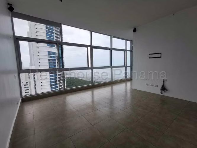 Vendo Apartamento de 453 m² en PH Ten Tower, Costa del Este 27-721GG