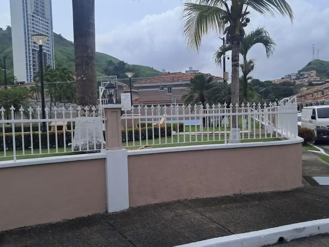 Venta de Casa en Altos del Country Por Debajo de Avalúo