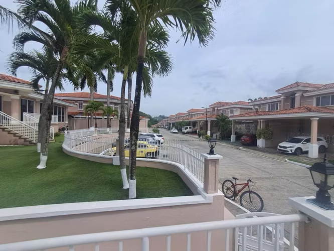 Venta de Casa en Altos del Country Por Debajo de Avalúo