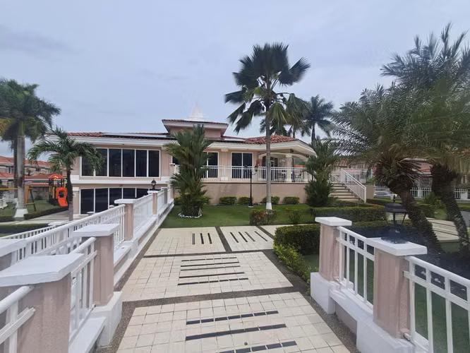 Venta de Casa en Altos del Country Por Debajo de Avalúo