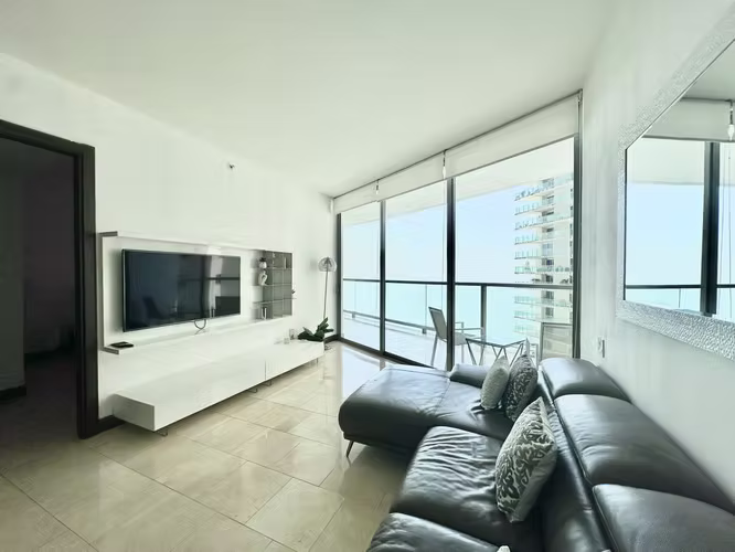 Apartamento amoblado con servicios incluidos! PH TOC Punta Pacifica - Imagen 2