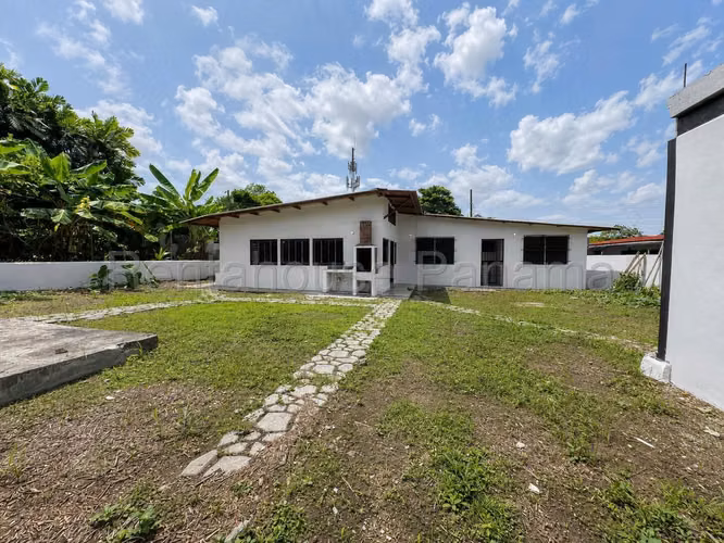 Vendo Casa de 384 m² en PH Los Cipreses 1, Villa Zaita 27-712GG