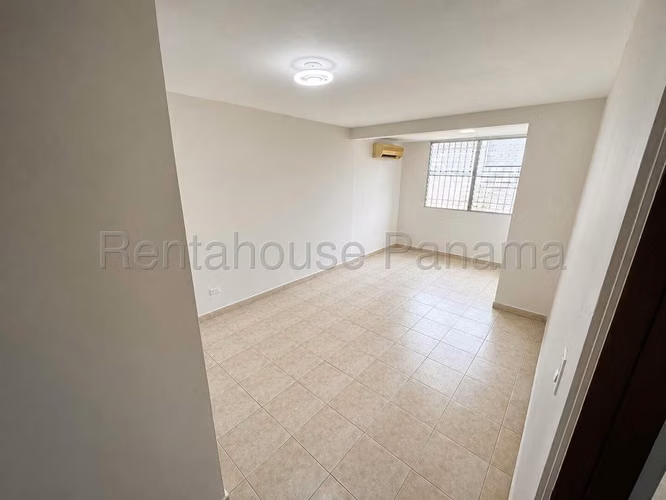 Vendo Casa de 384 m² en PH Los Cipreses 1, Villa Zaita 27-712GG