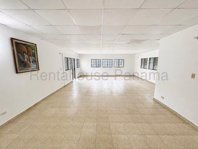 Vendo Casa de 384 m² en PH Los Cipreses 1, Villa Zaita 27-712GG