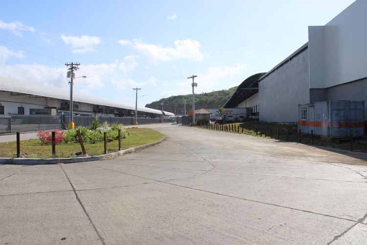VENTA DE GALERA EN MILLA 8  - PARQUE INDUSTRIAL - Imagen 6